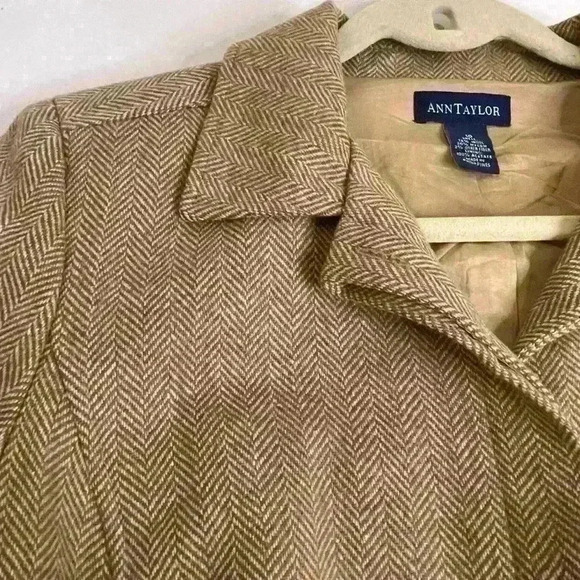 Ann Taylor Wool Tweed Cropped 5 Button Blazer Leather  Strap Embellishment 10 - Picture 4 of 7